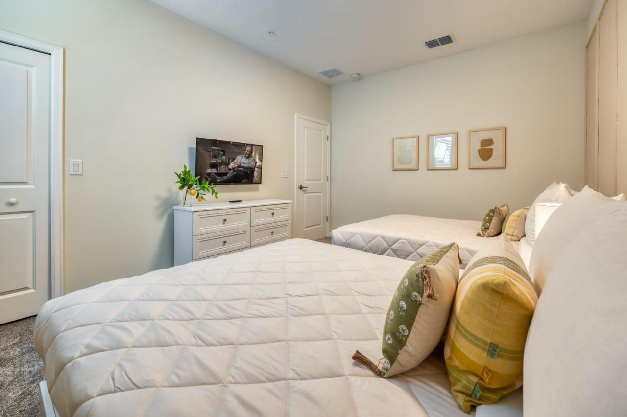 Pleasant Home With Lake View And Themed Bedroom Orlando Ngoại thất bức ảnh